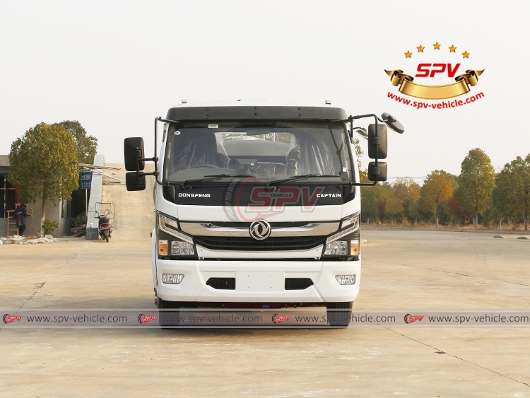 SPV-vehicle - 5,000 Litres Milk Transport Truck DongFeng - Front Side View